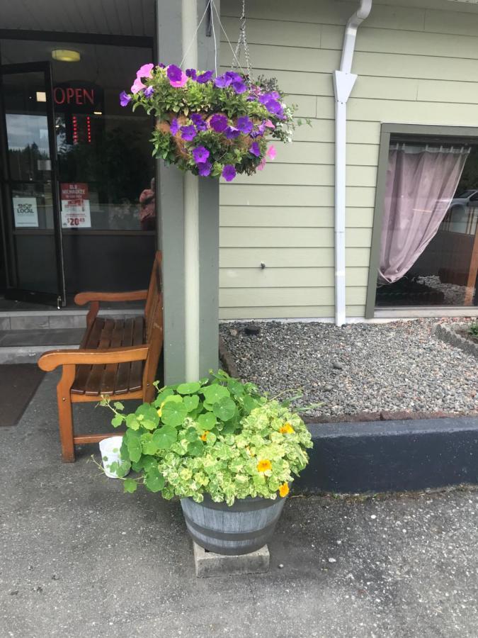 Airport Inn Port Hardy Exteriér fotografie